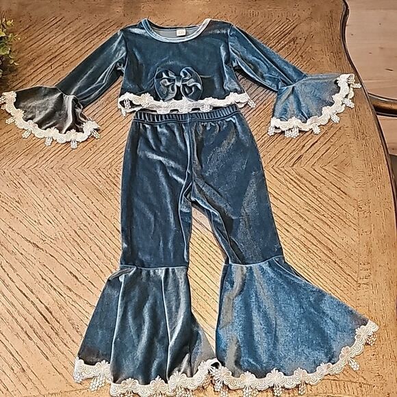 Velvet long sleeve flare top and high waisted bell bottom pants set size 4/5 - Picture 12 of 13